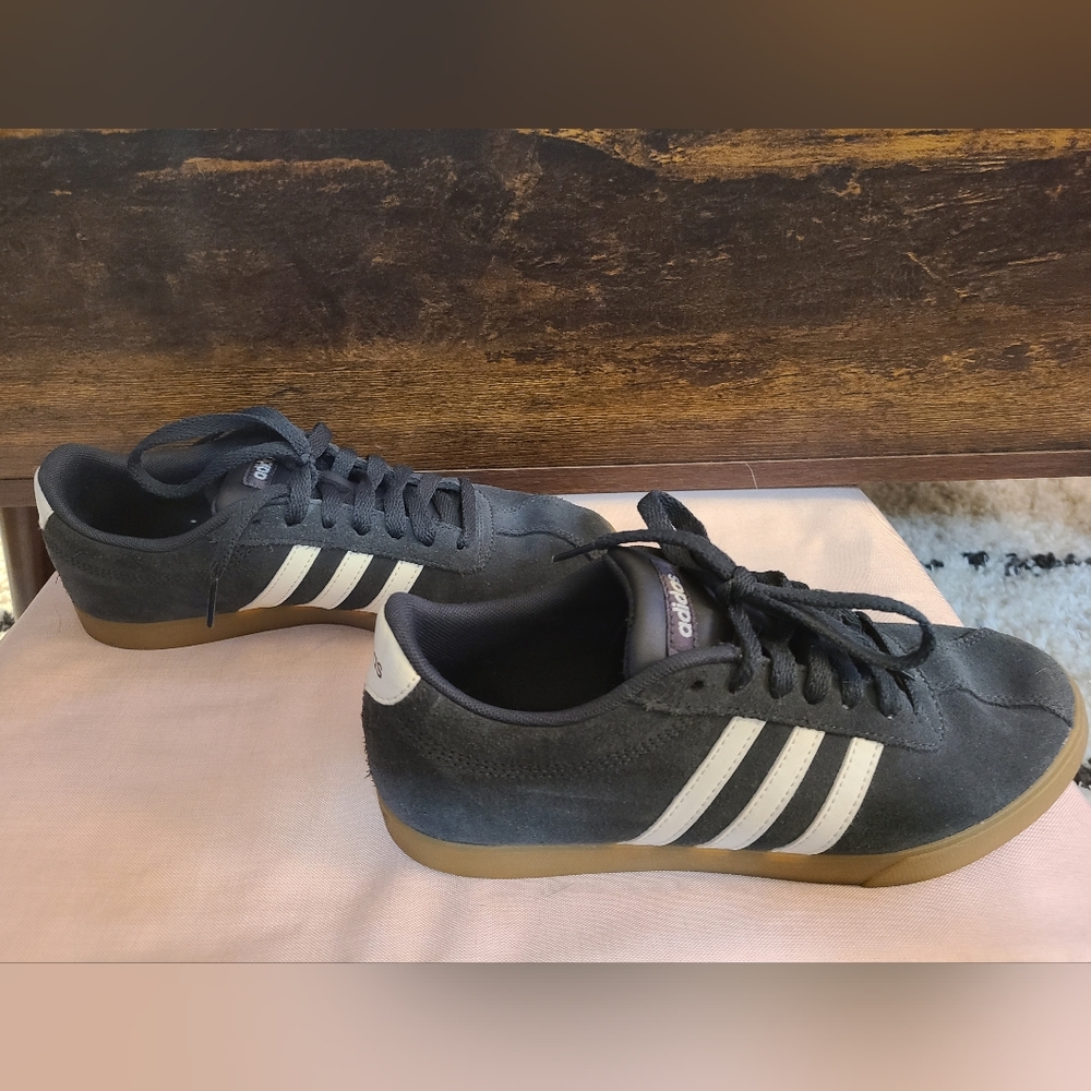 Adidas Courtset Ortholite Float black suede with gum sole  women's size 7